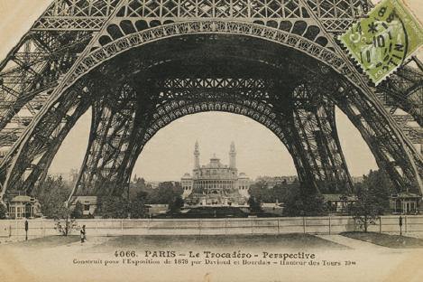 La Base de la Tour Eiffel von Wild Apple Portfolio