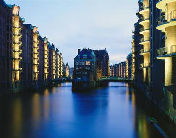 Speicherstadt im Abendlicht von Günter Gräfenhain