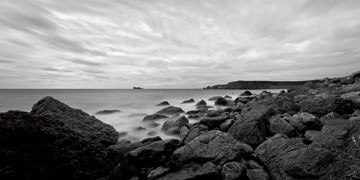 Felsen am Meer von Wolfgang Weber