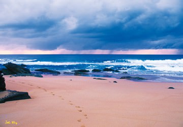To the beach von John Xiong